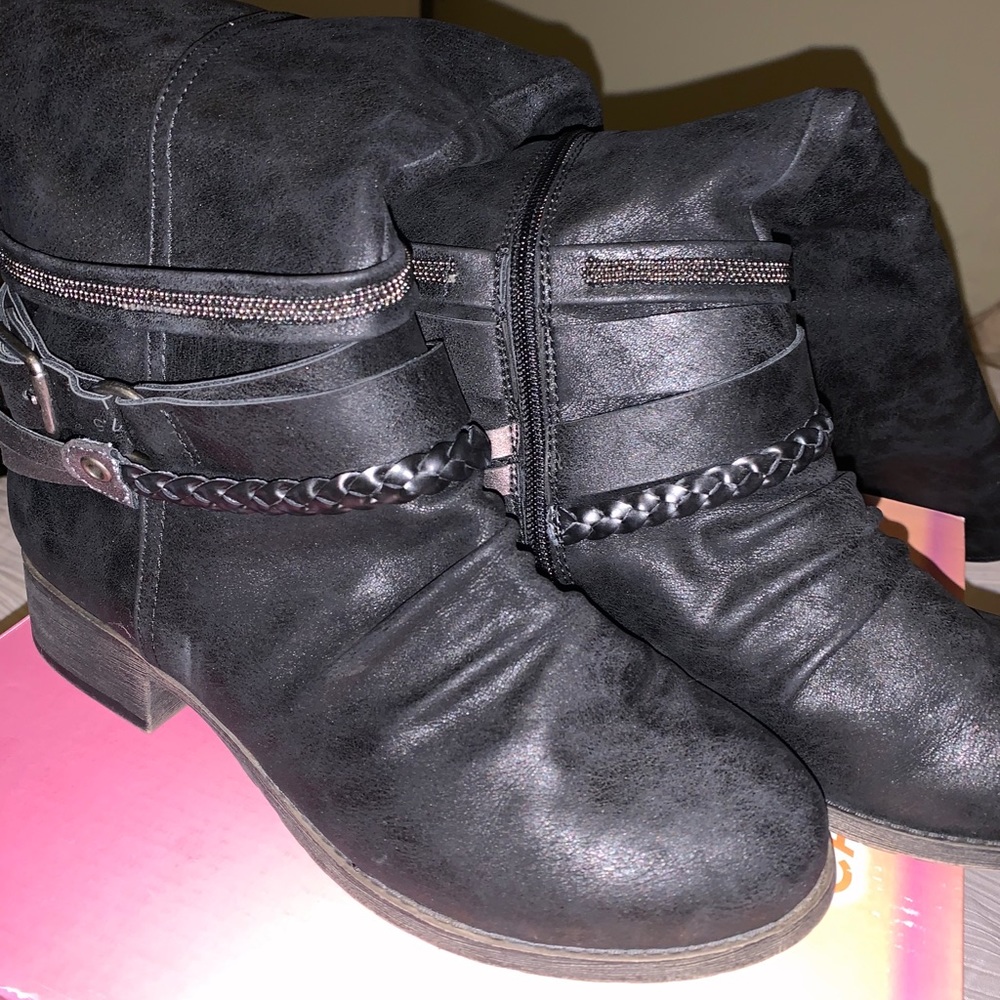 Amazing knee high boots